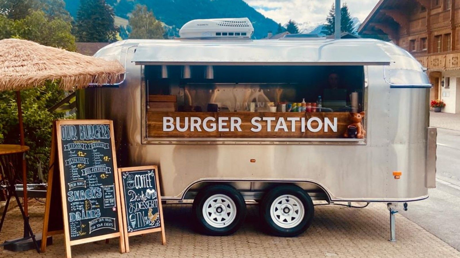 场景图 Burger Station food trailer