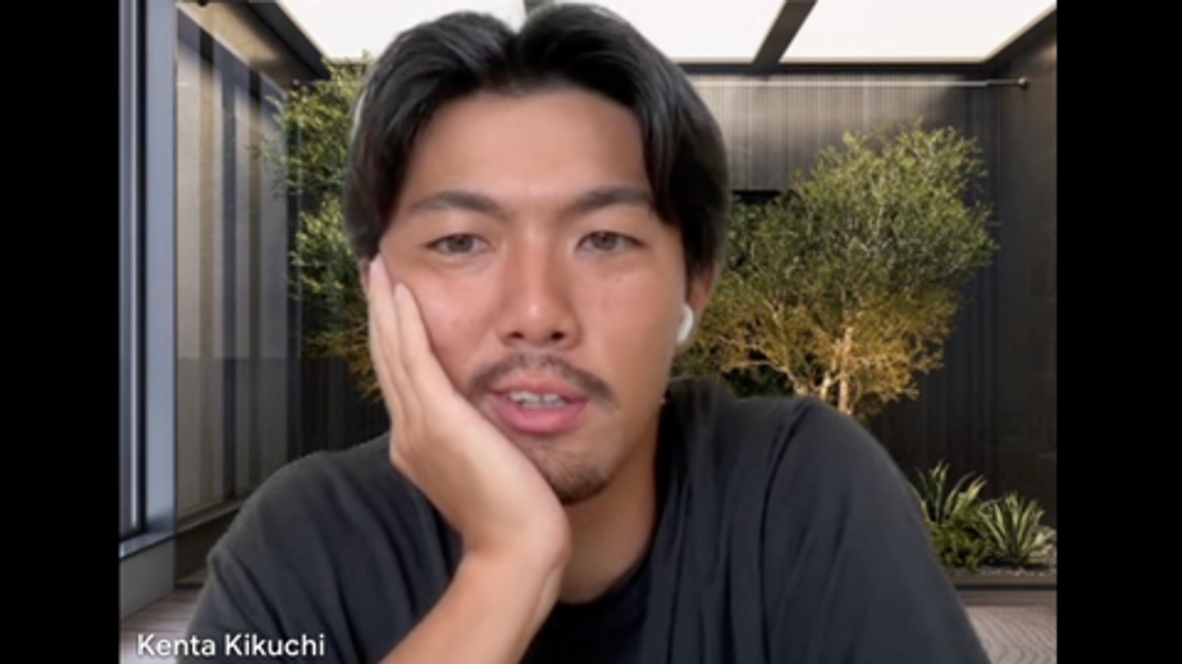 オンラインインタビュー中のKenta