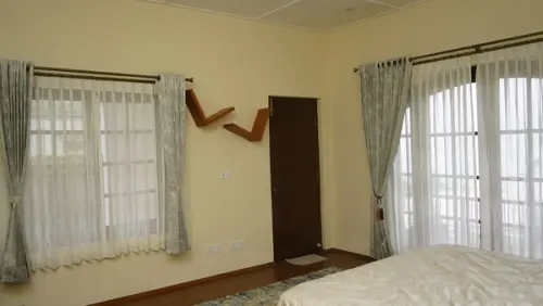 LARGE ROOMS AND SPACES