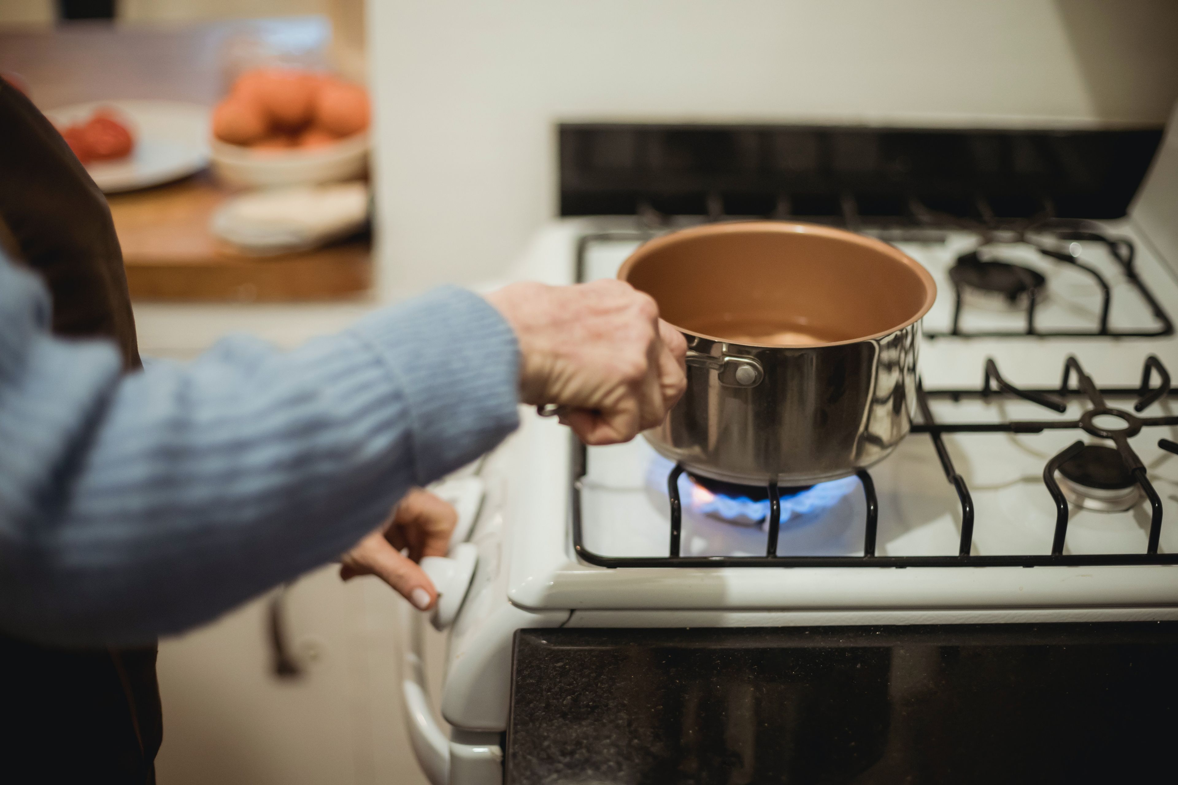 Rengøring af gryde, når maden er brændt på: en simpel guide