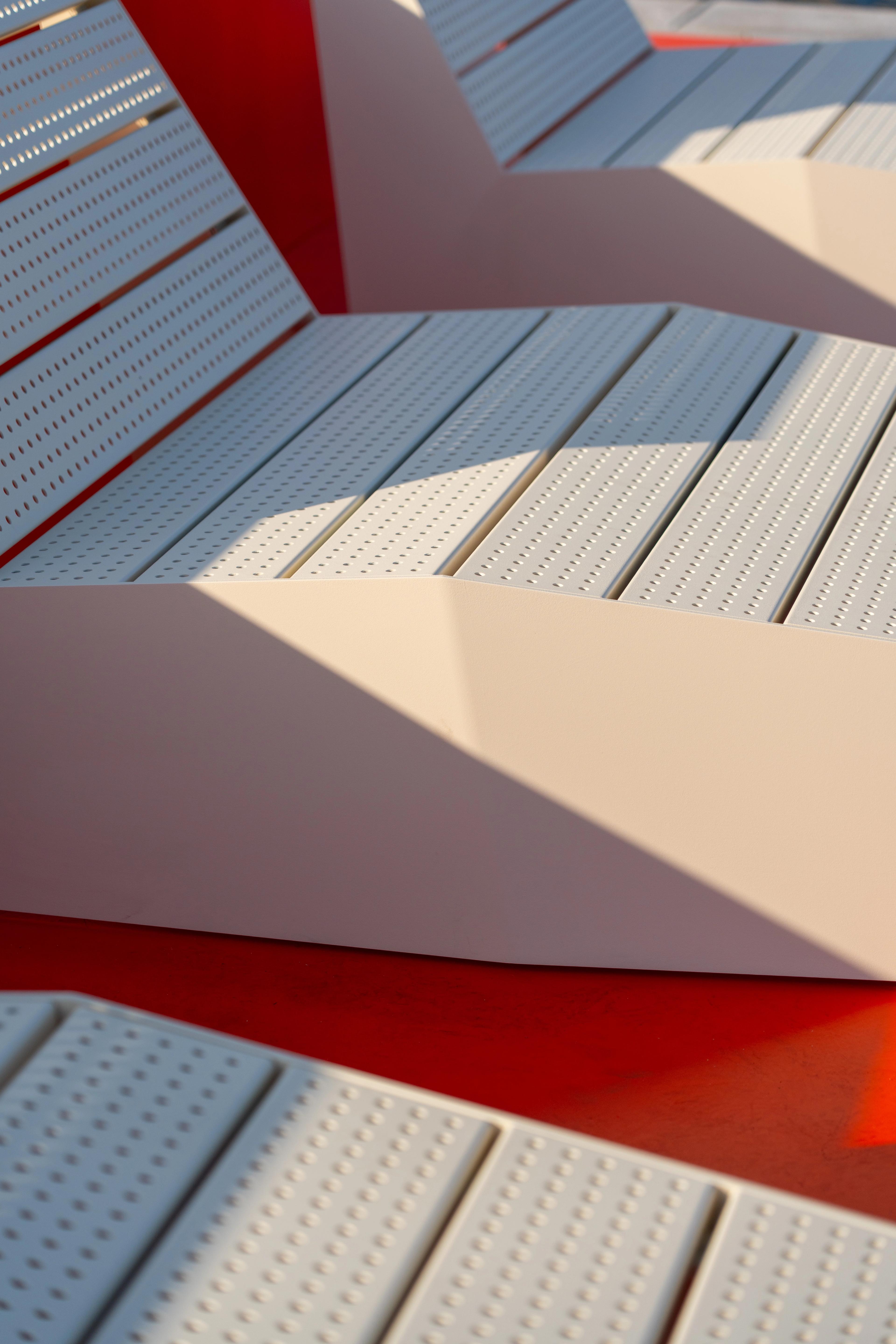 BLOC sun bench