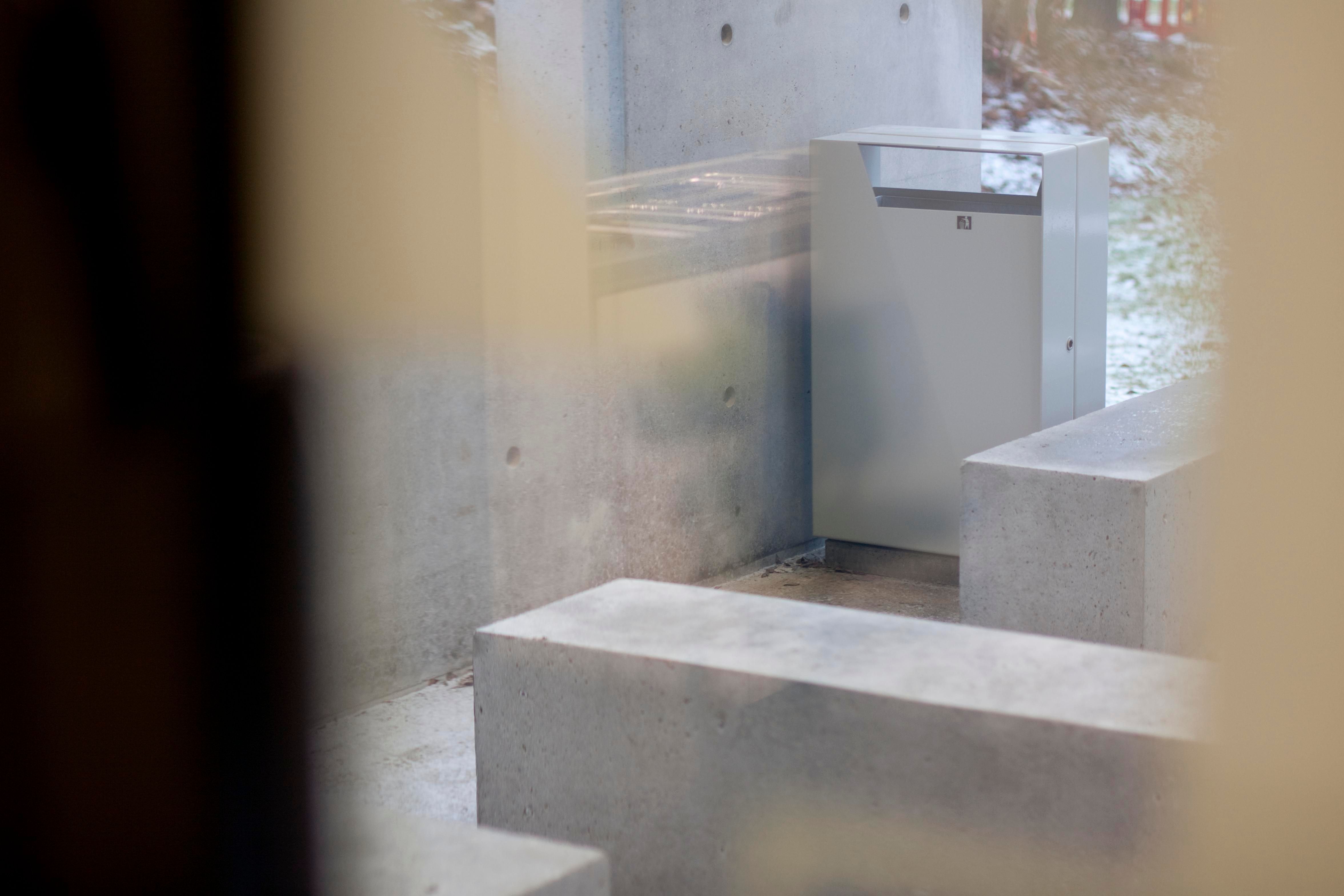 BLOC litter bin