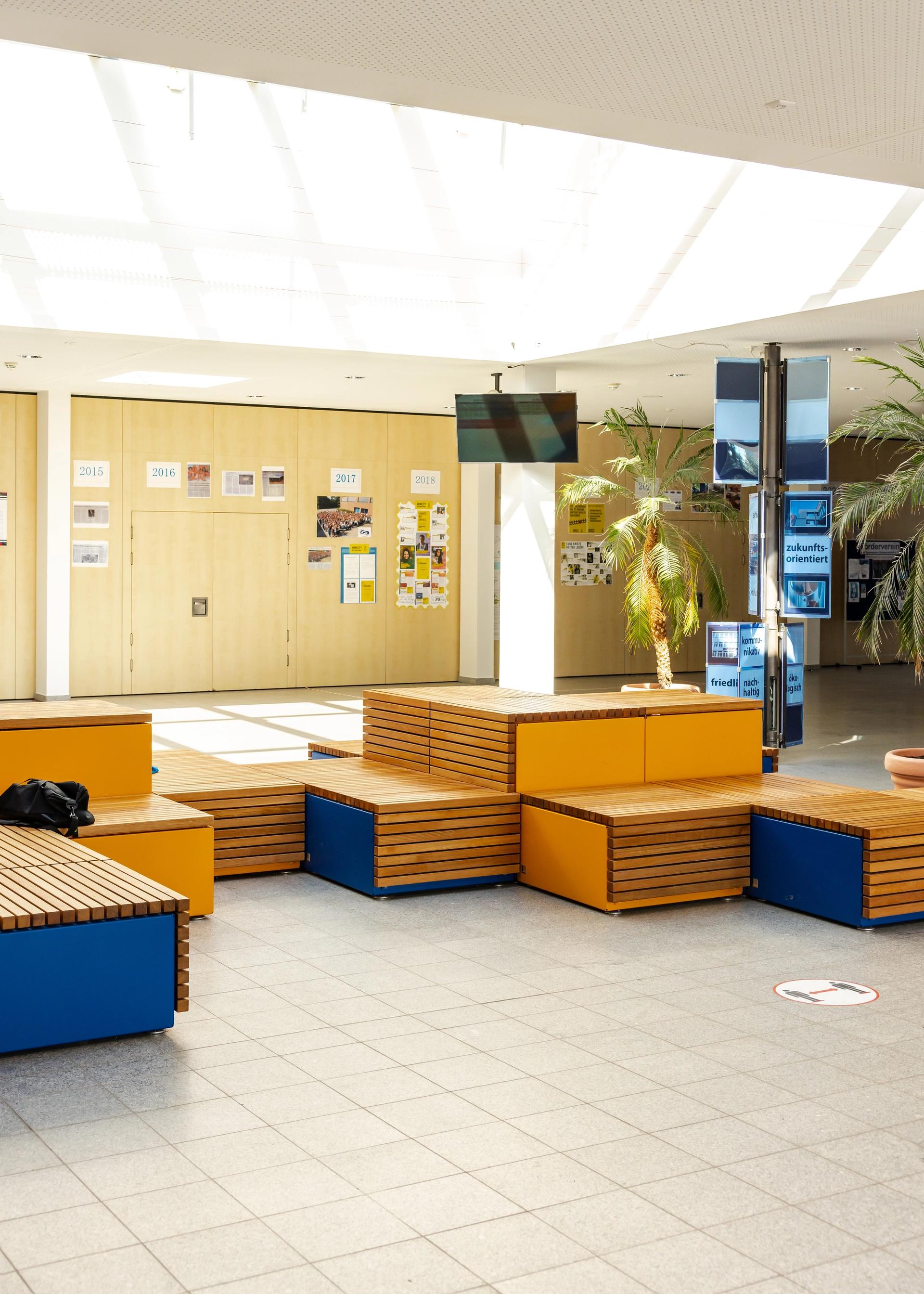 Interior spaces structured for learning and social interaction