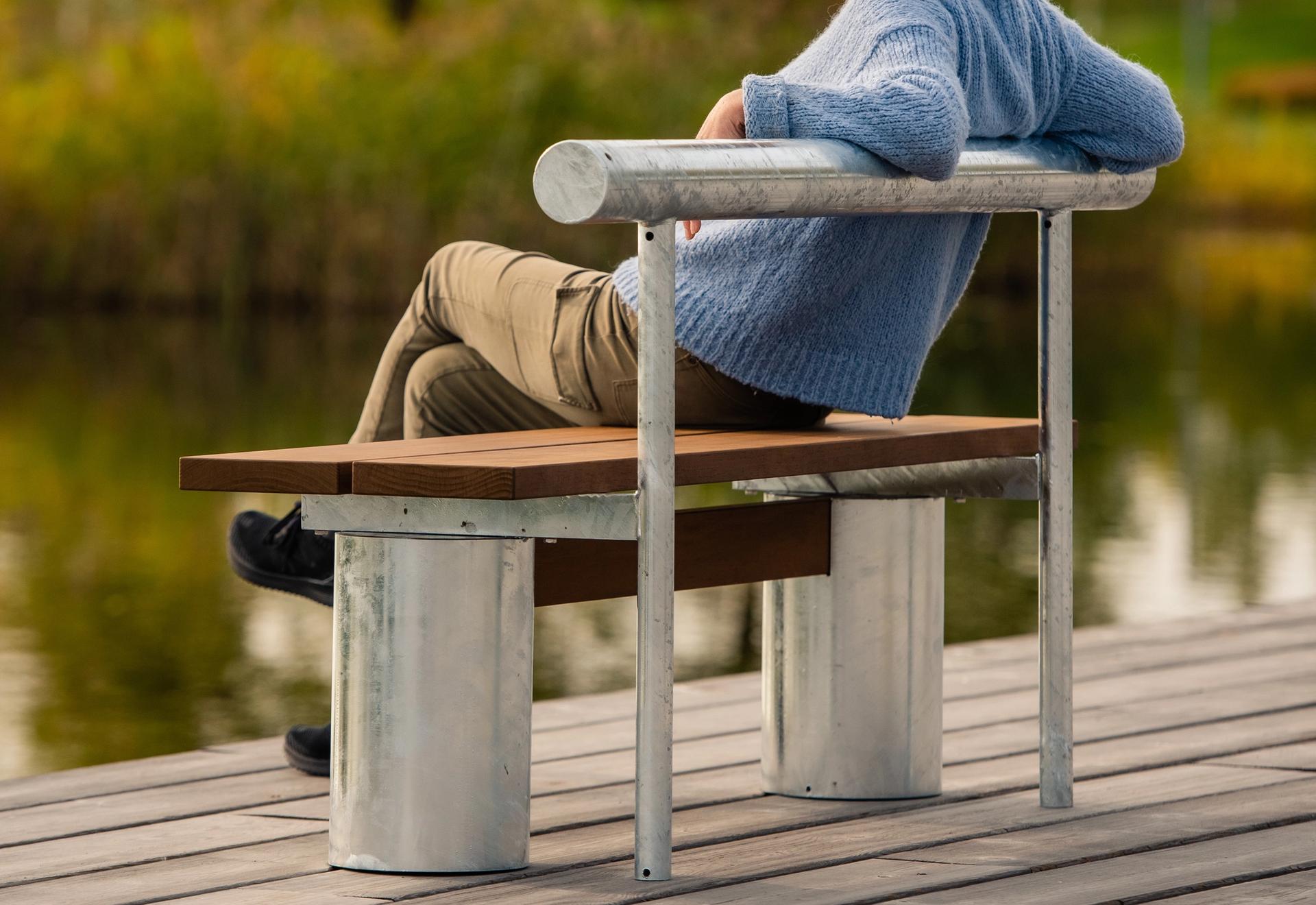 PLINTH bench
