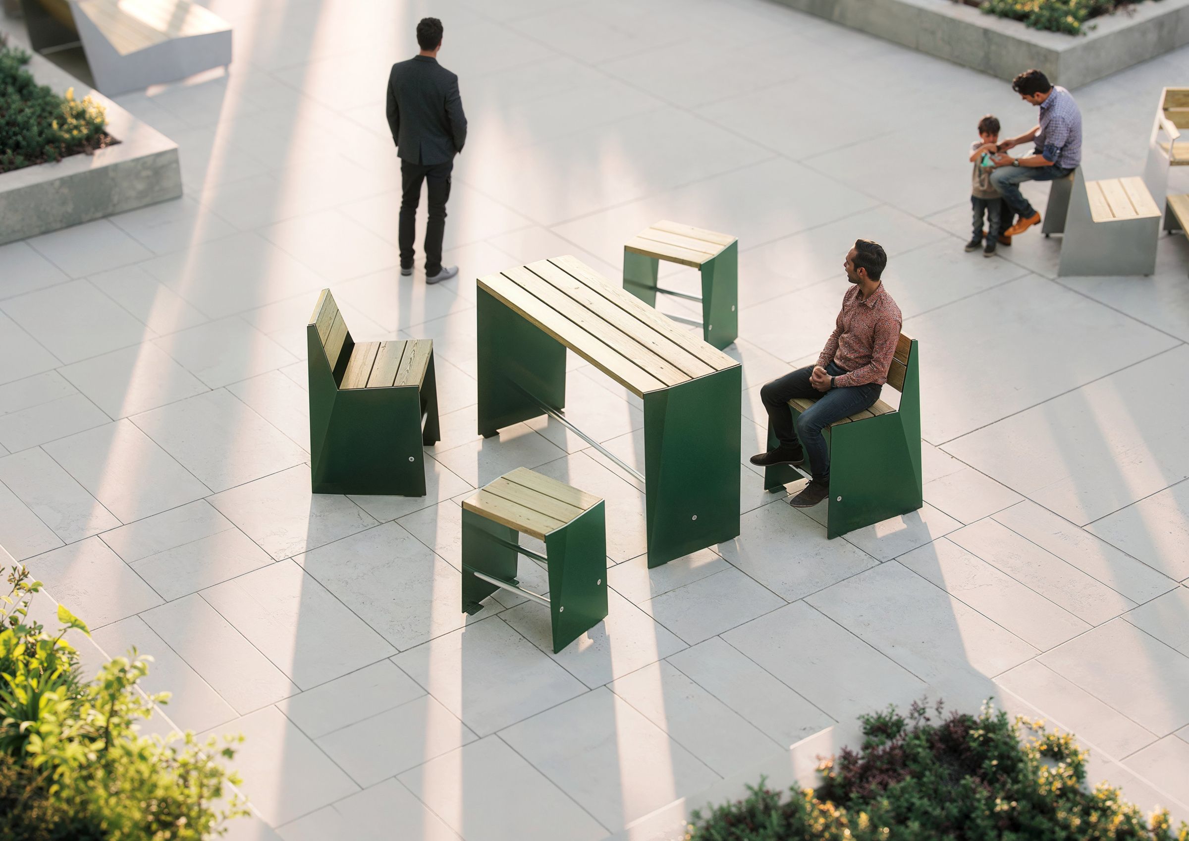 BLOC bar table