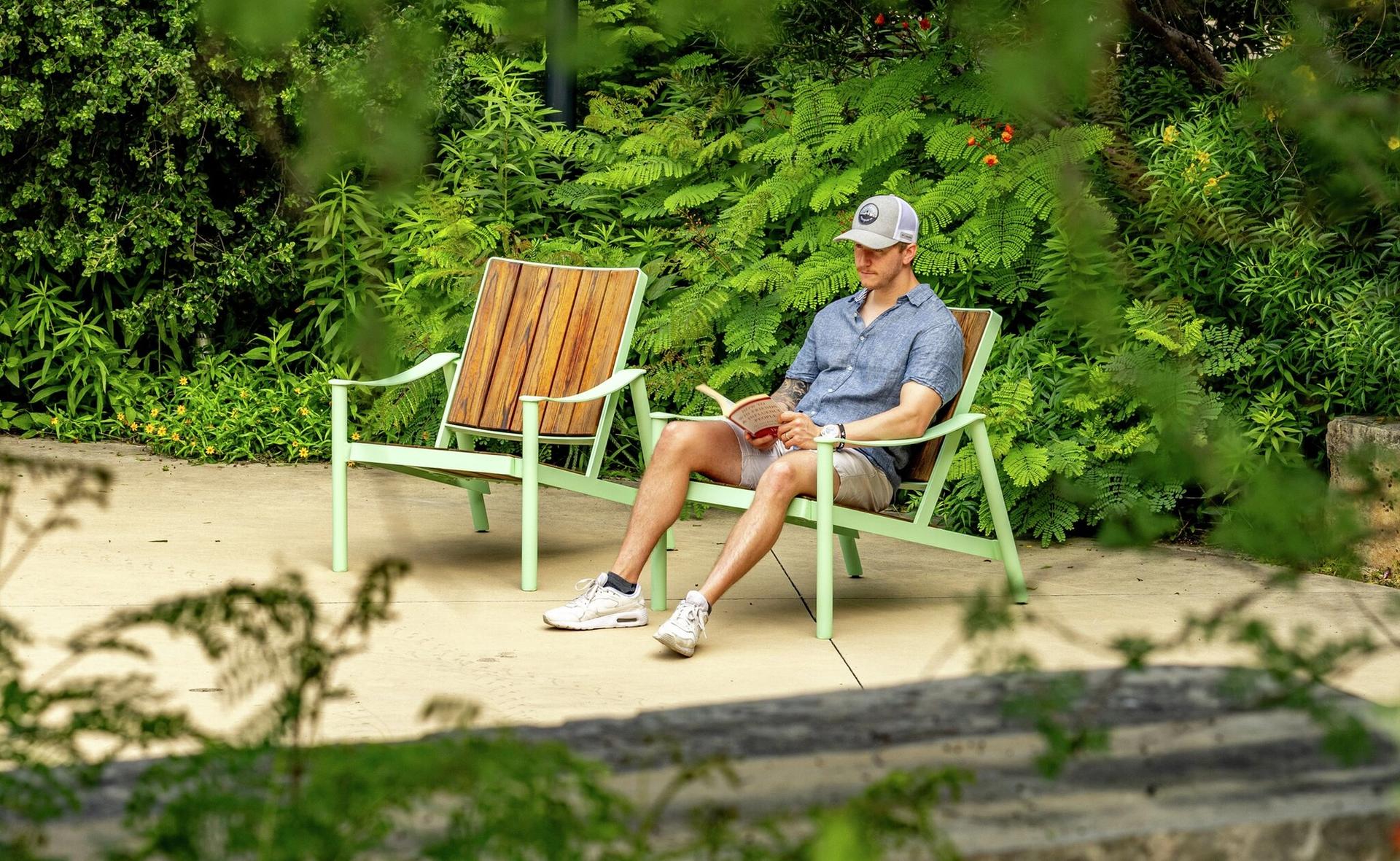 FARI lounge chair