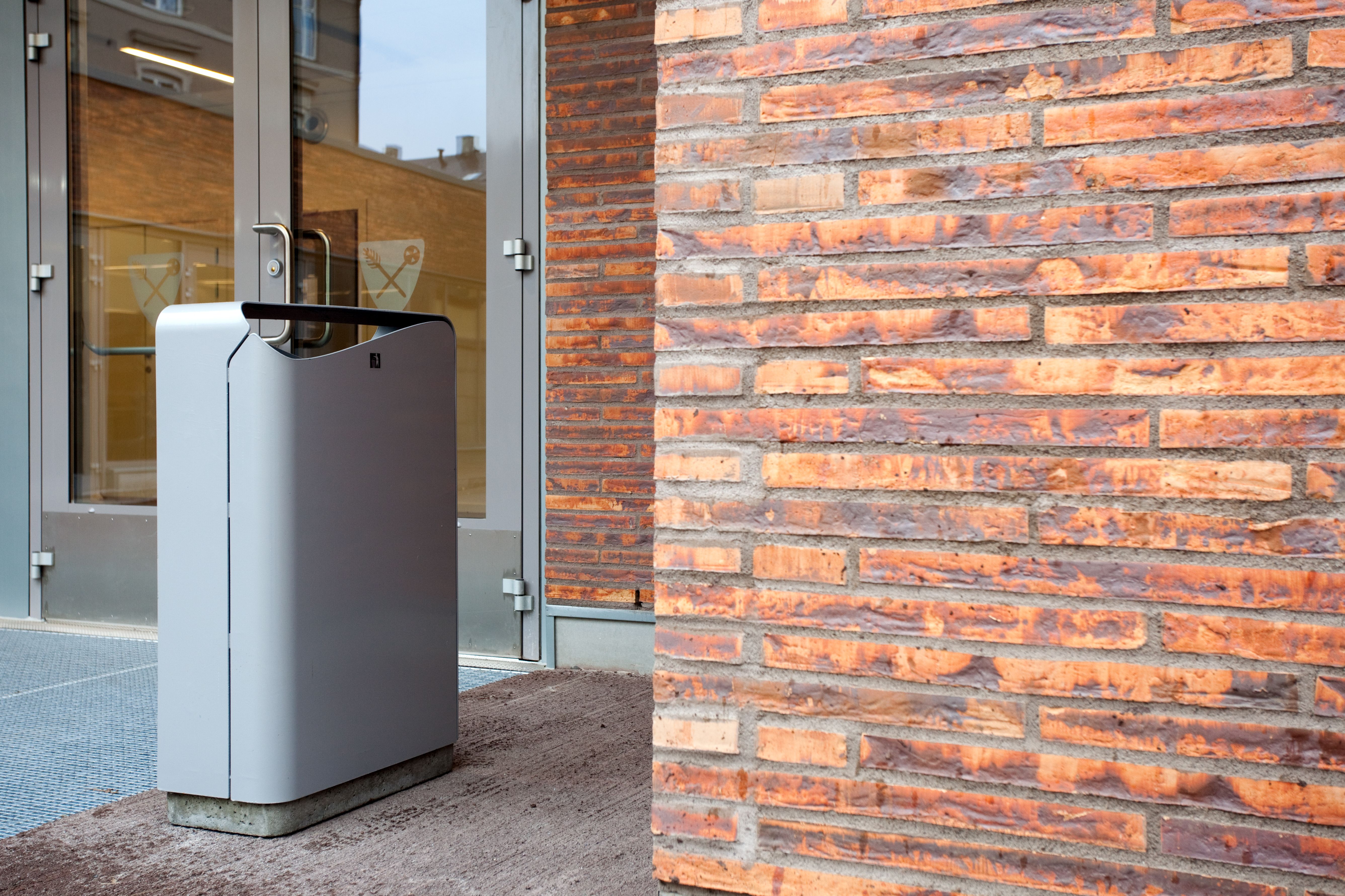 DIALOG litter bin