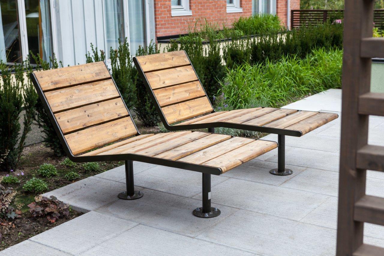 APRIL sun bench