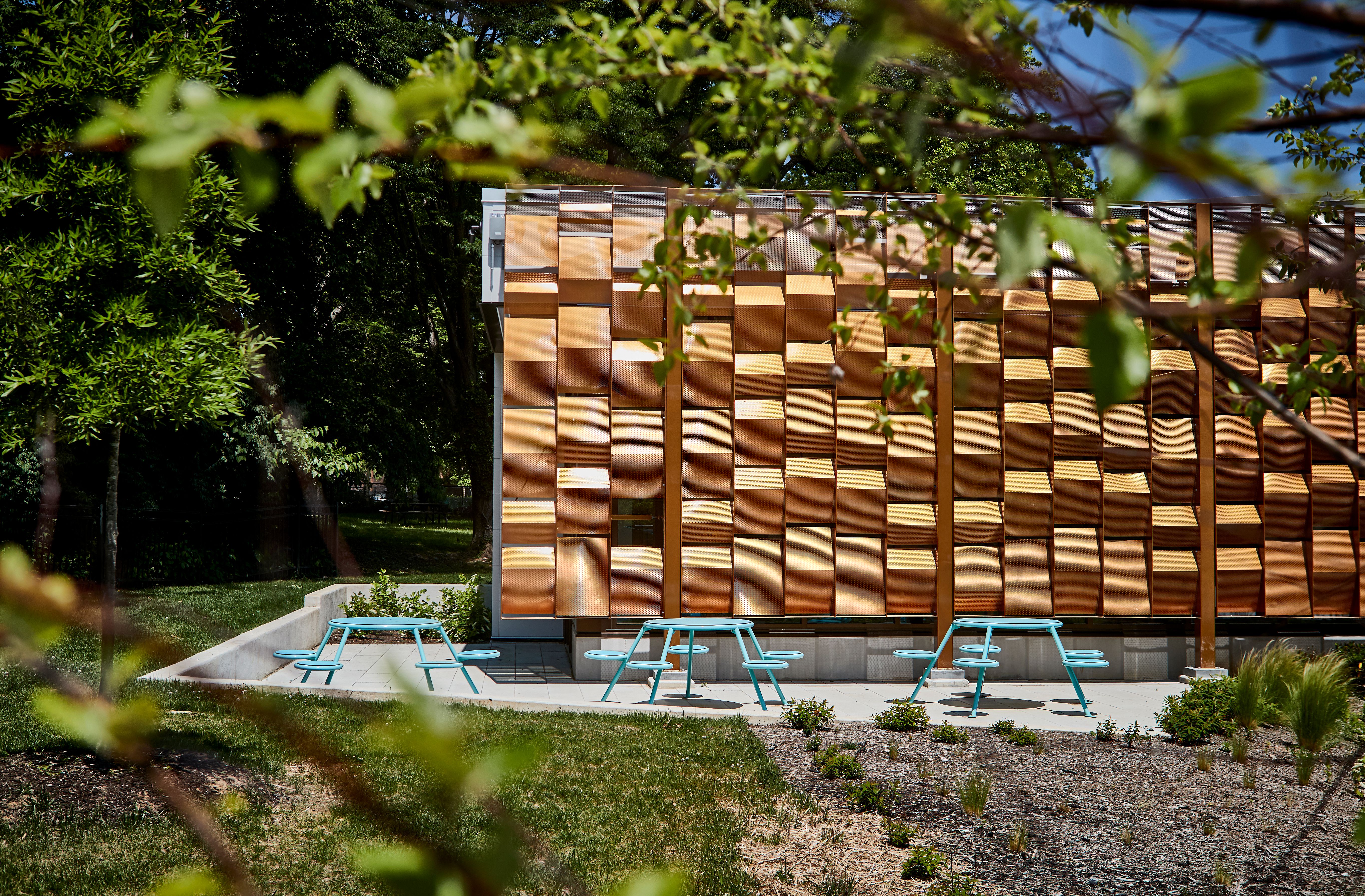 BUZZ picnic table