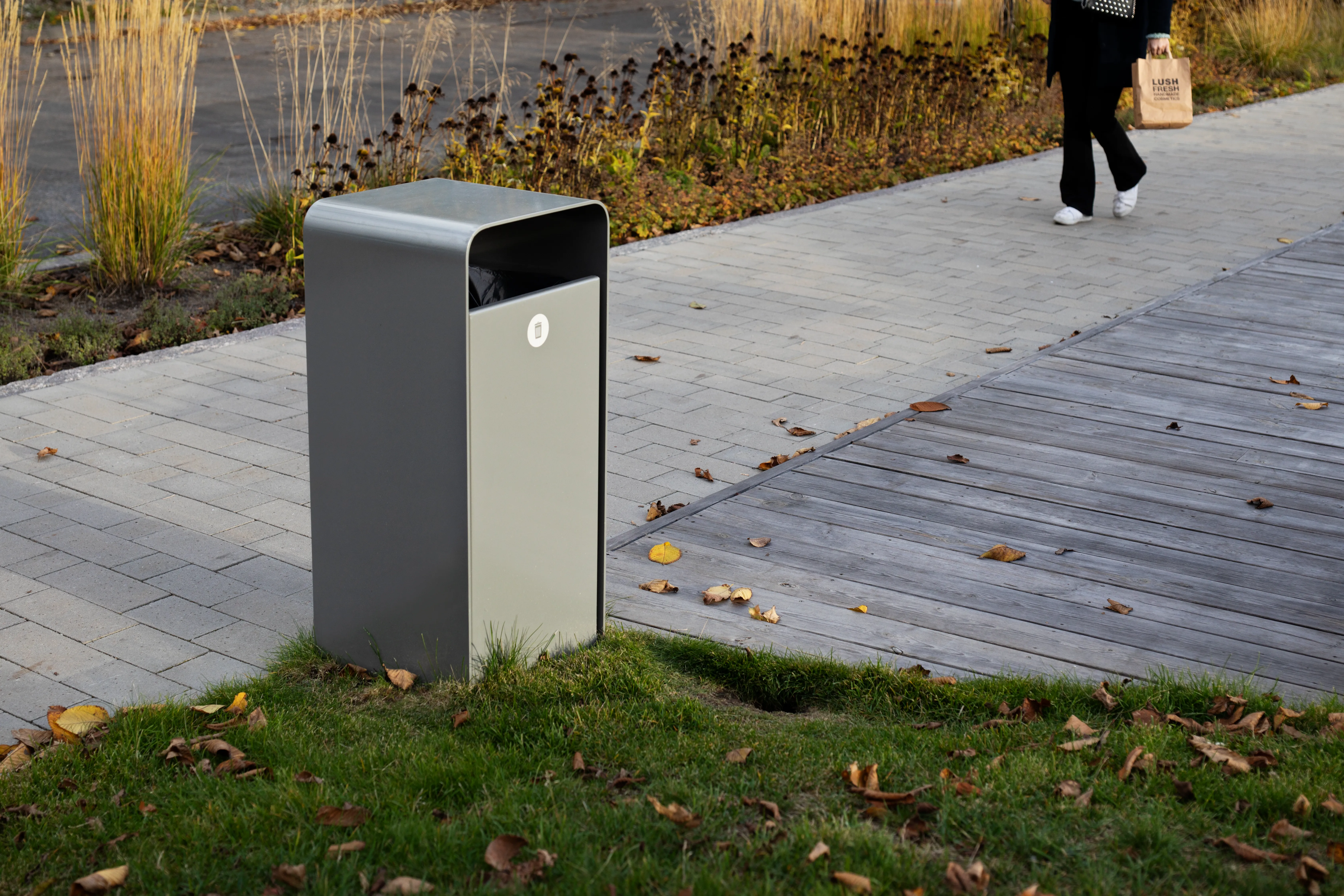 VROOM litter bin