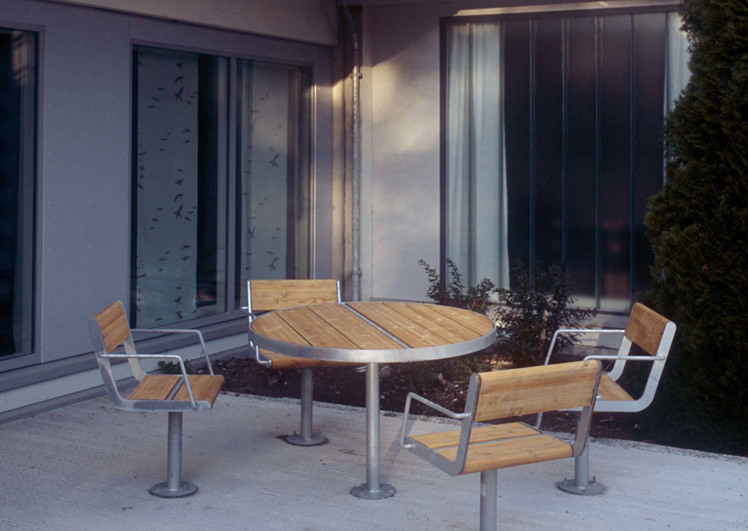 APRIL chair