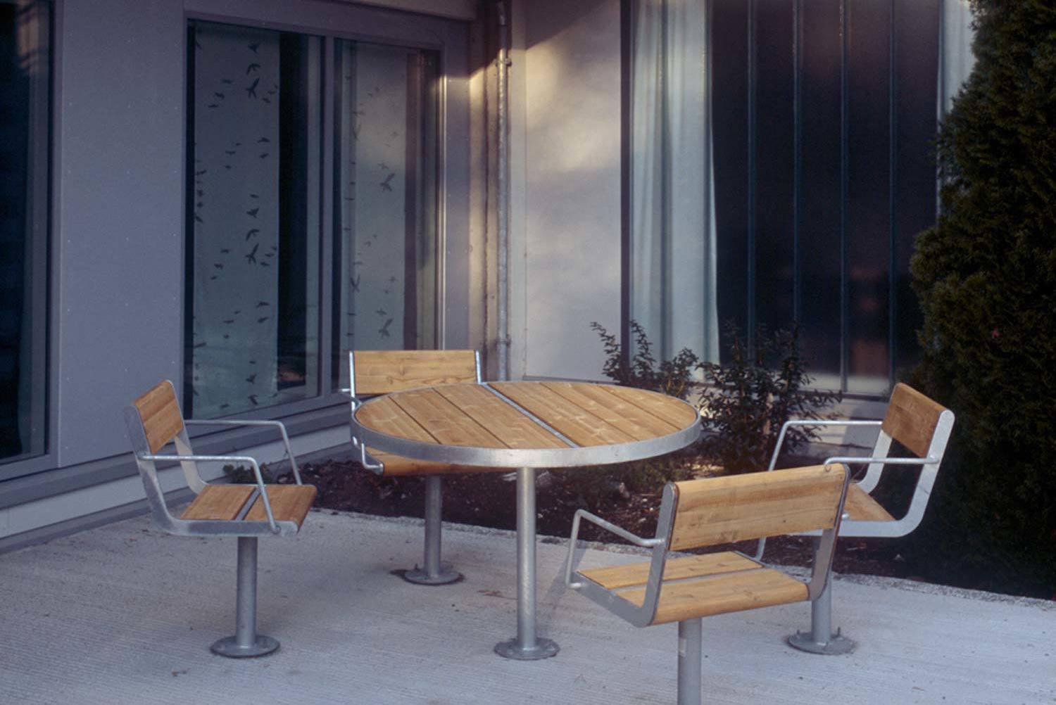 APRIL chair