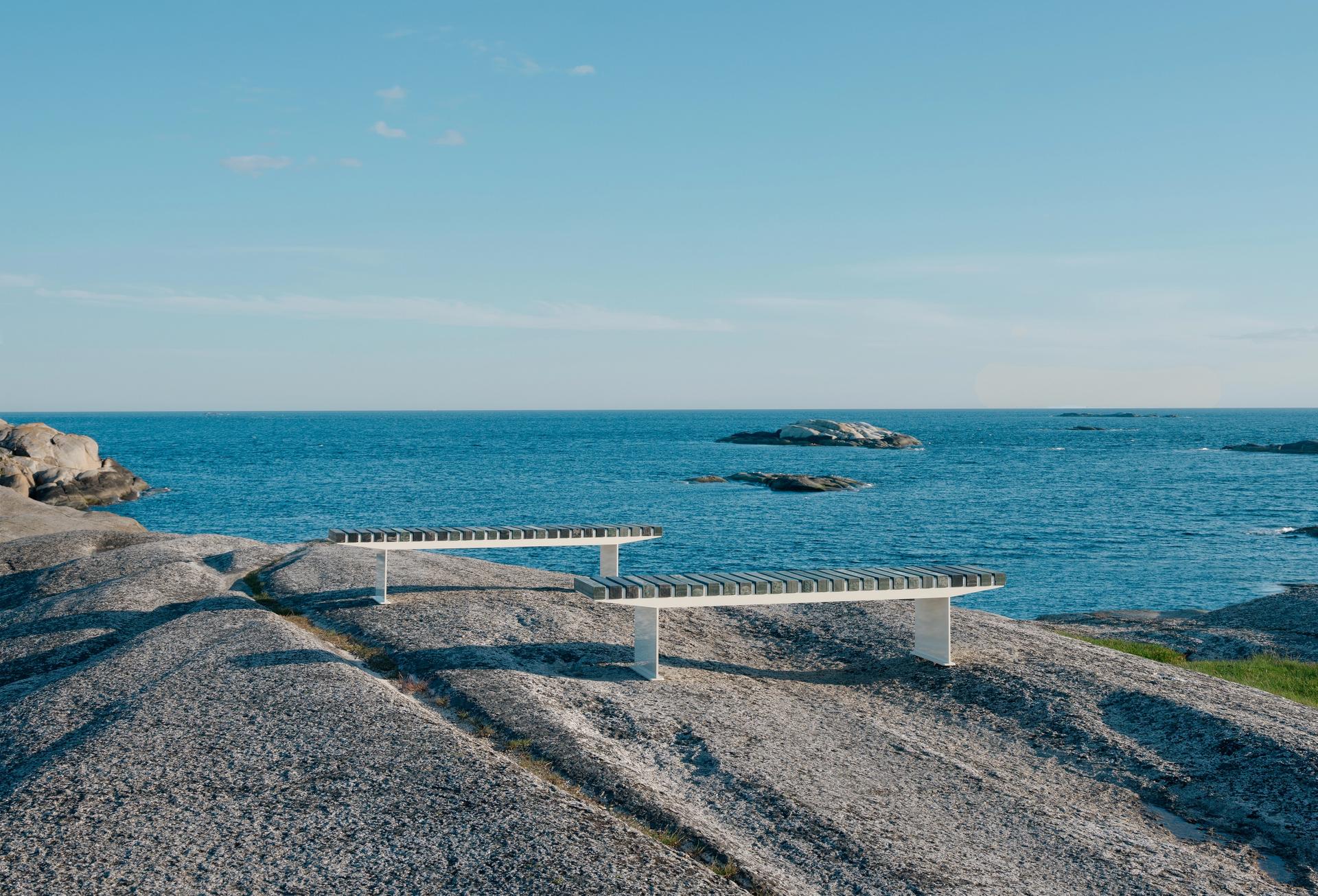COAST bench (ocean plastic)