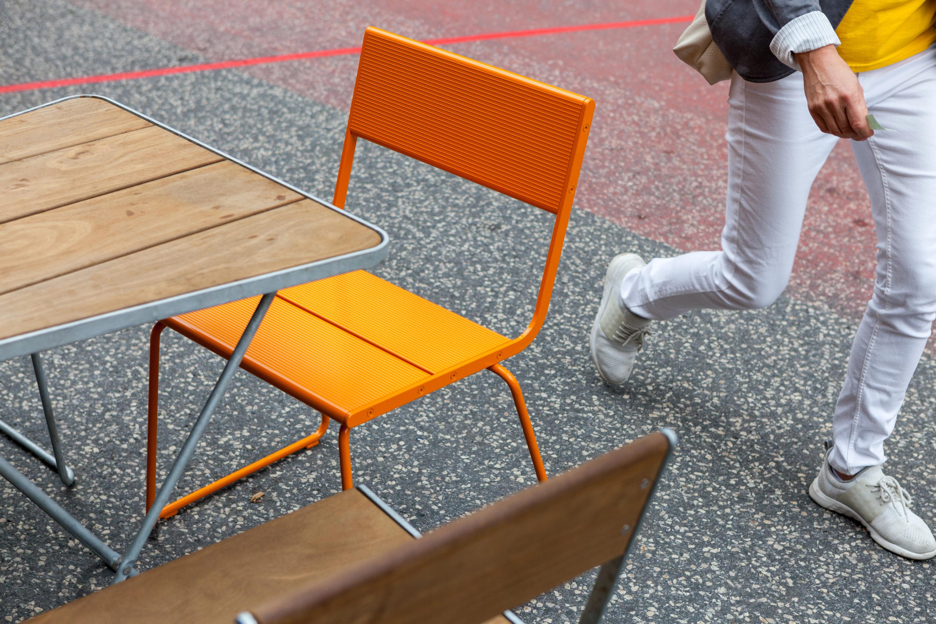 APRIL GO chair