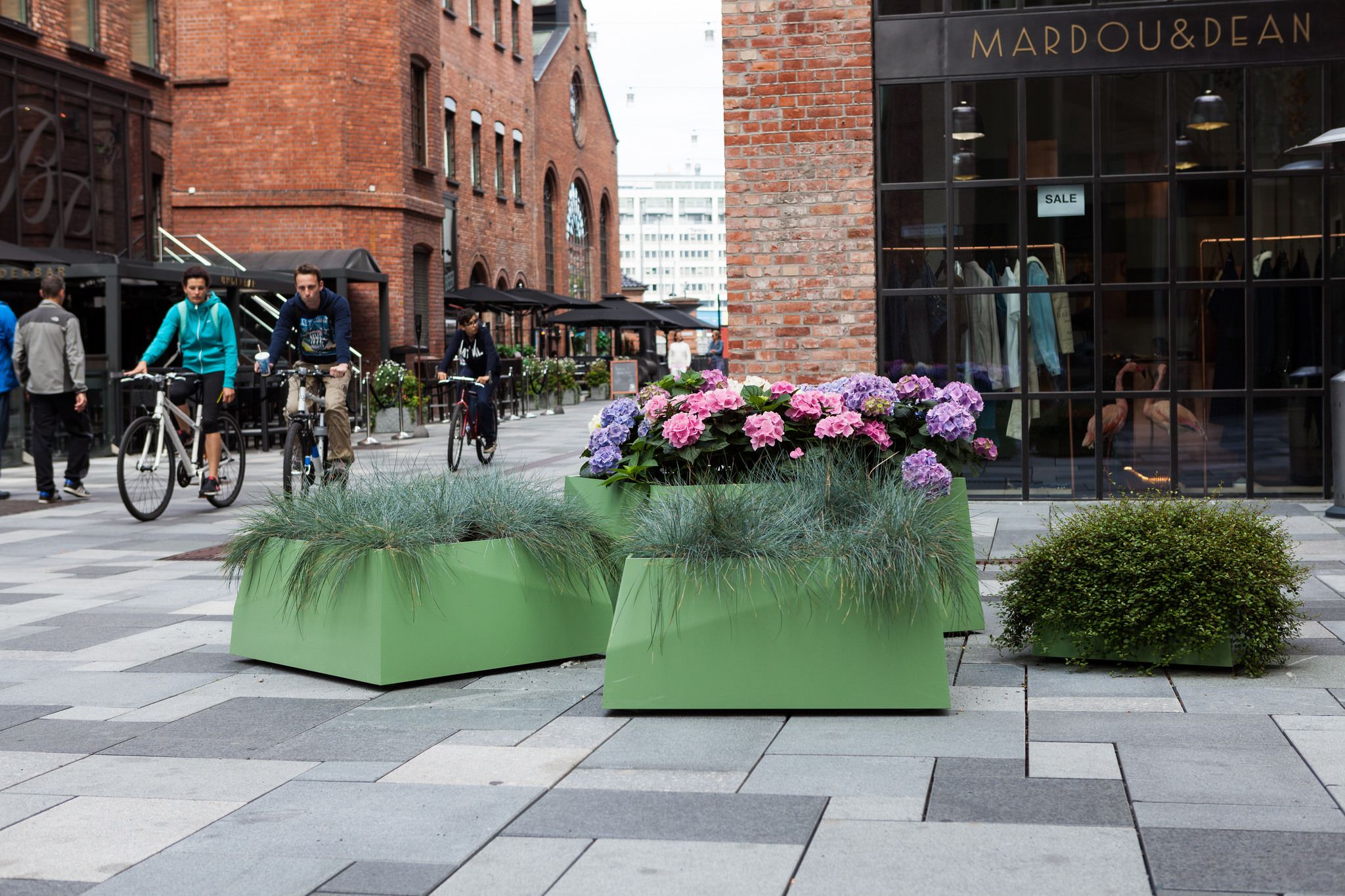 BLOC planter