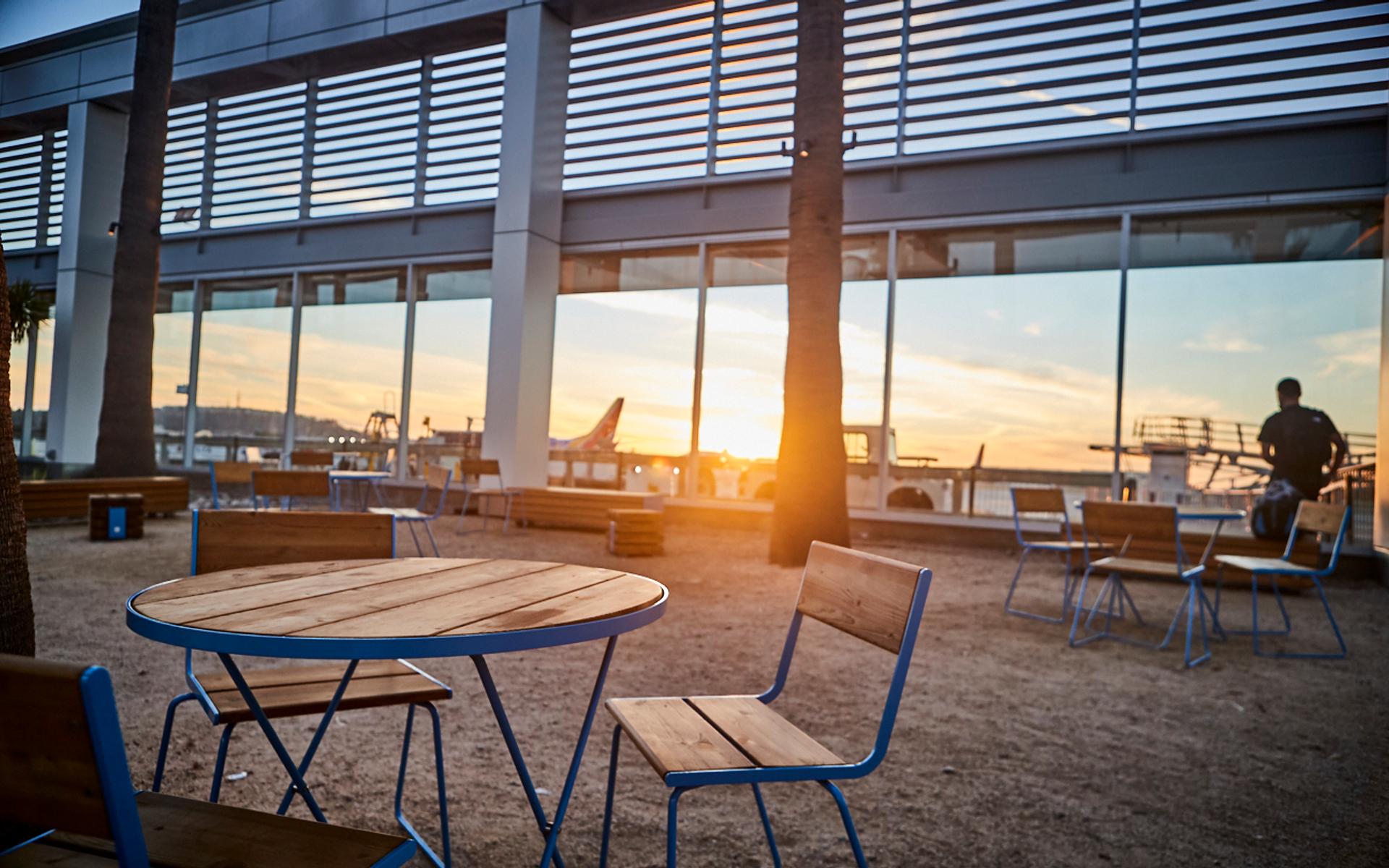 A place to stay and observe in an airport setting