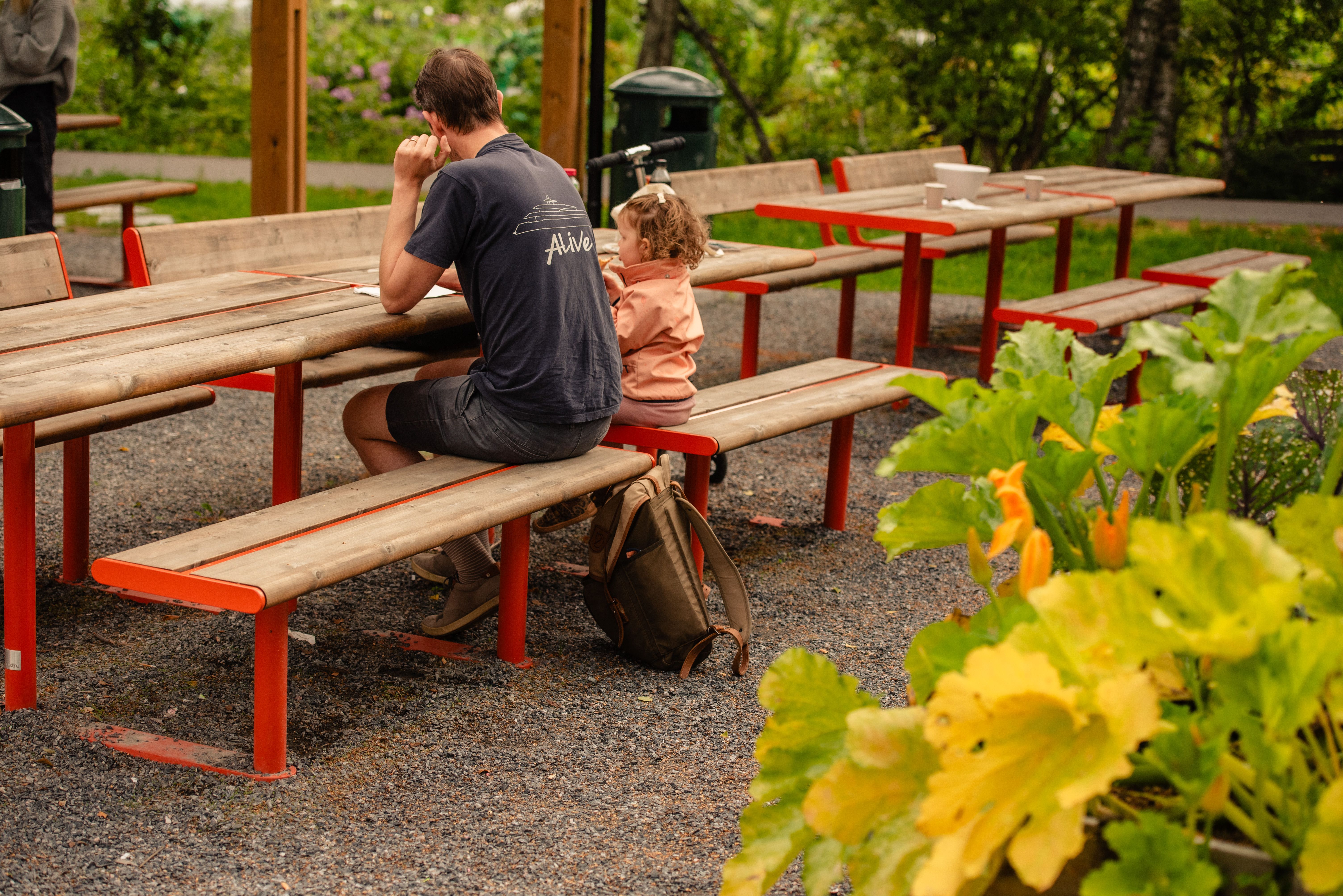 APRIL picnic table
