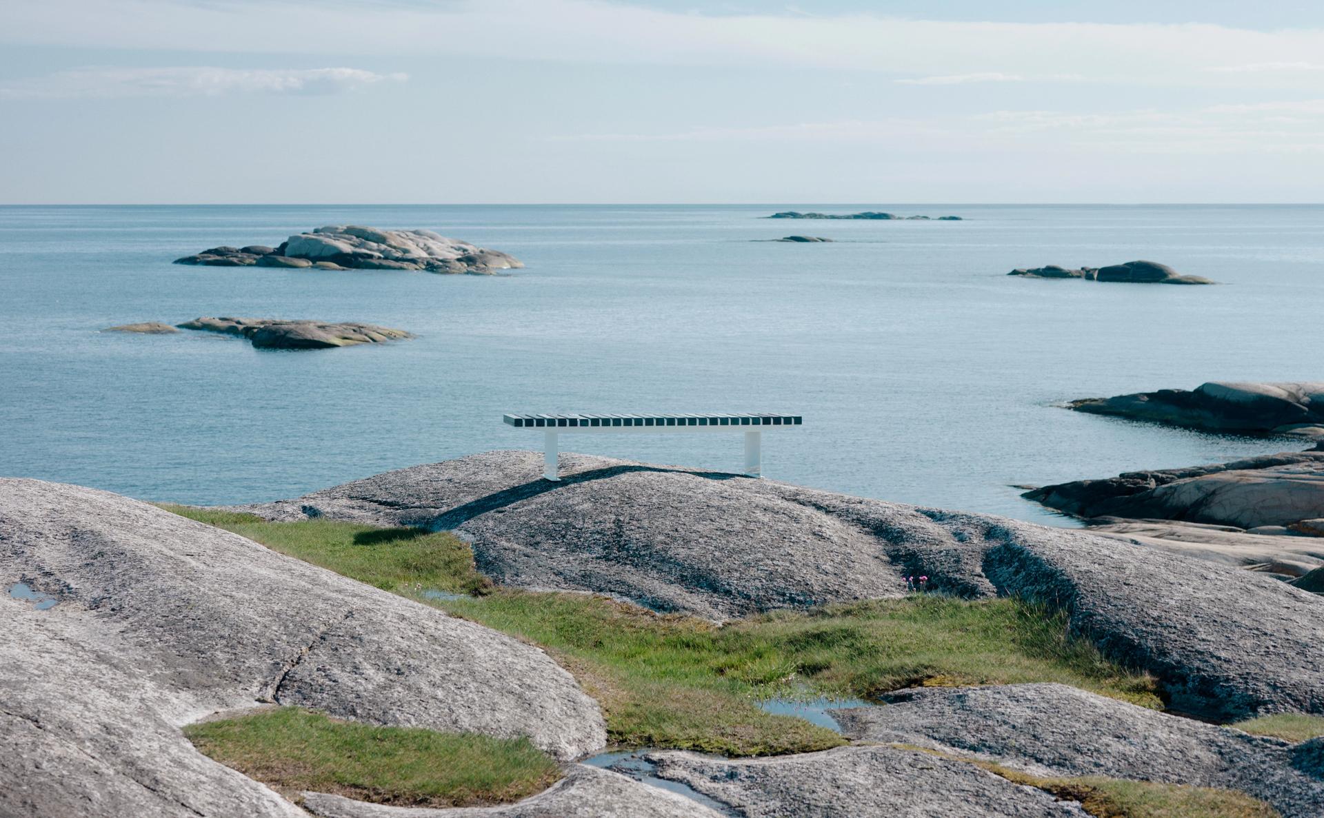 COAST bench (ocean plastic)