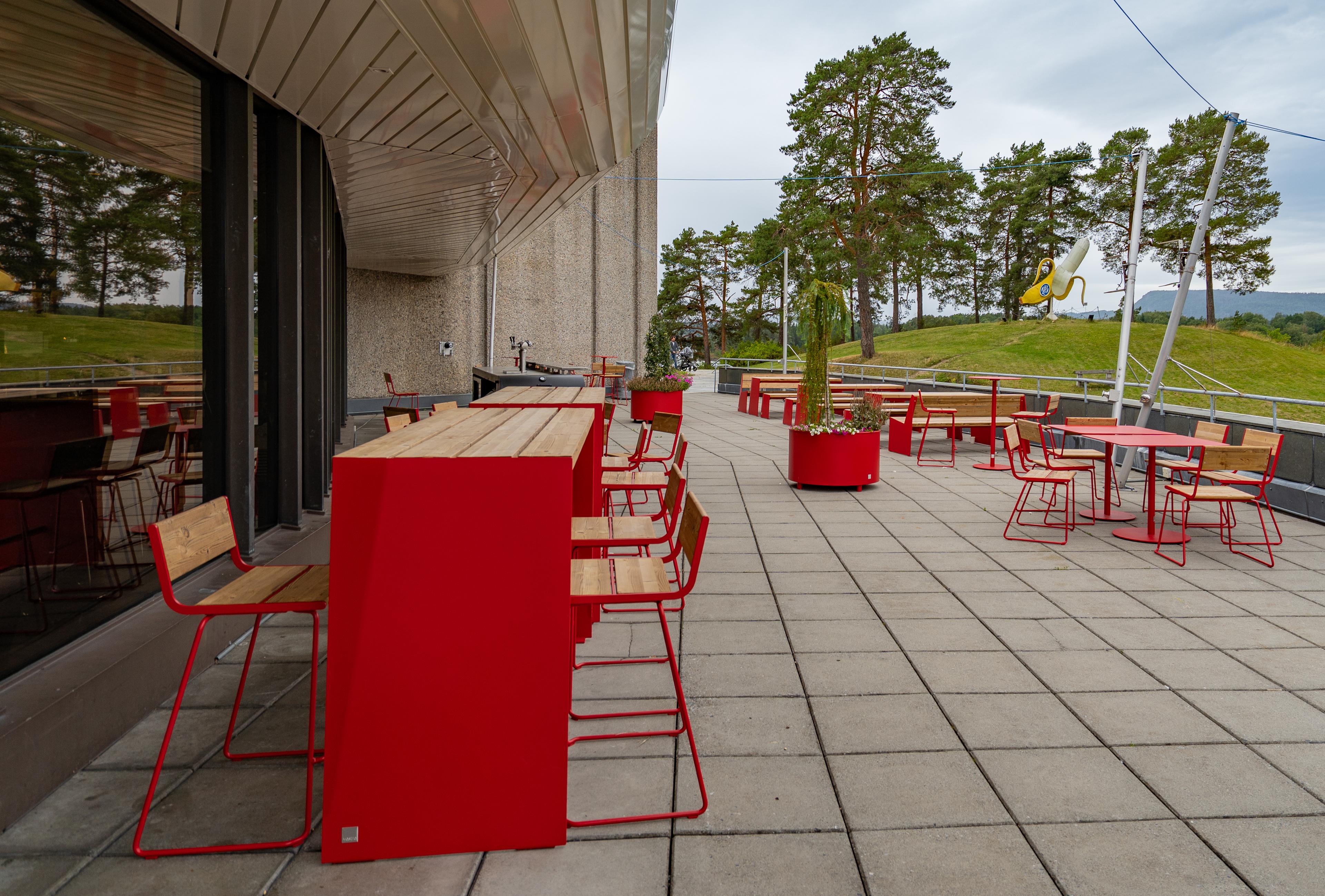 BLOC bar table