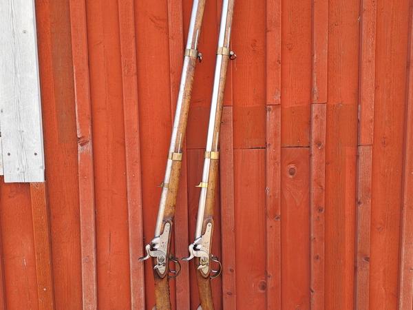 Två stycken utmärkta miniegevär m/1845-54