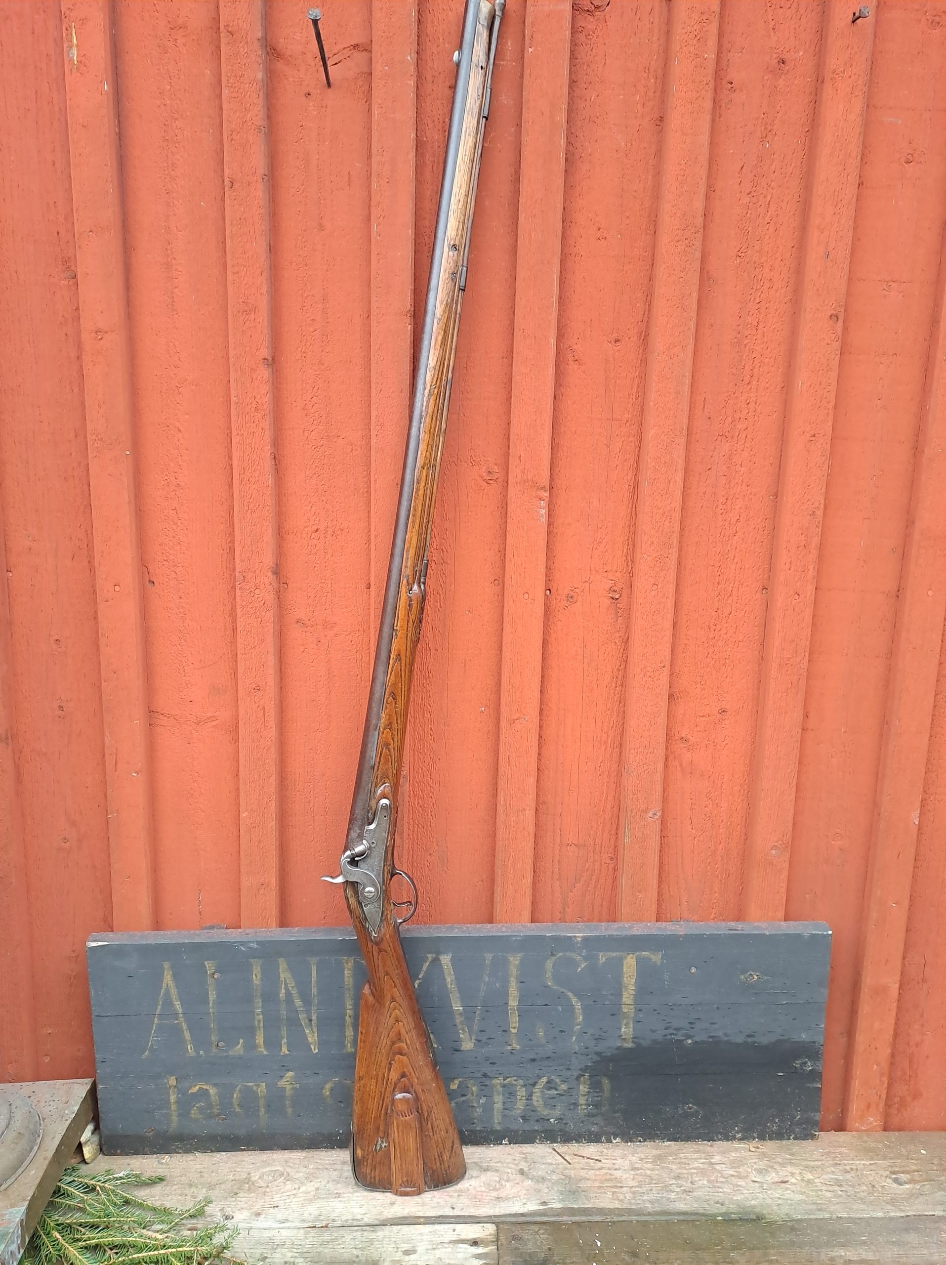 Rakräfflad best från 1730-talets Örebro, bild 1 av 3