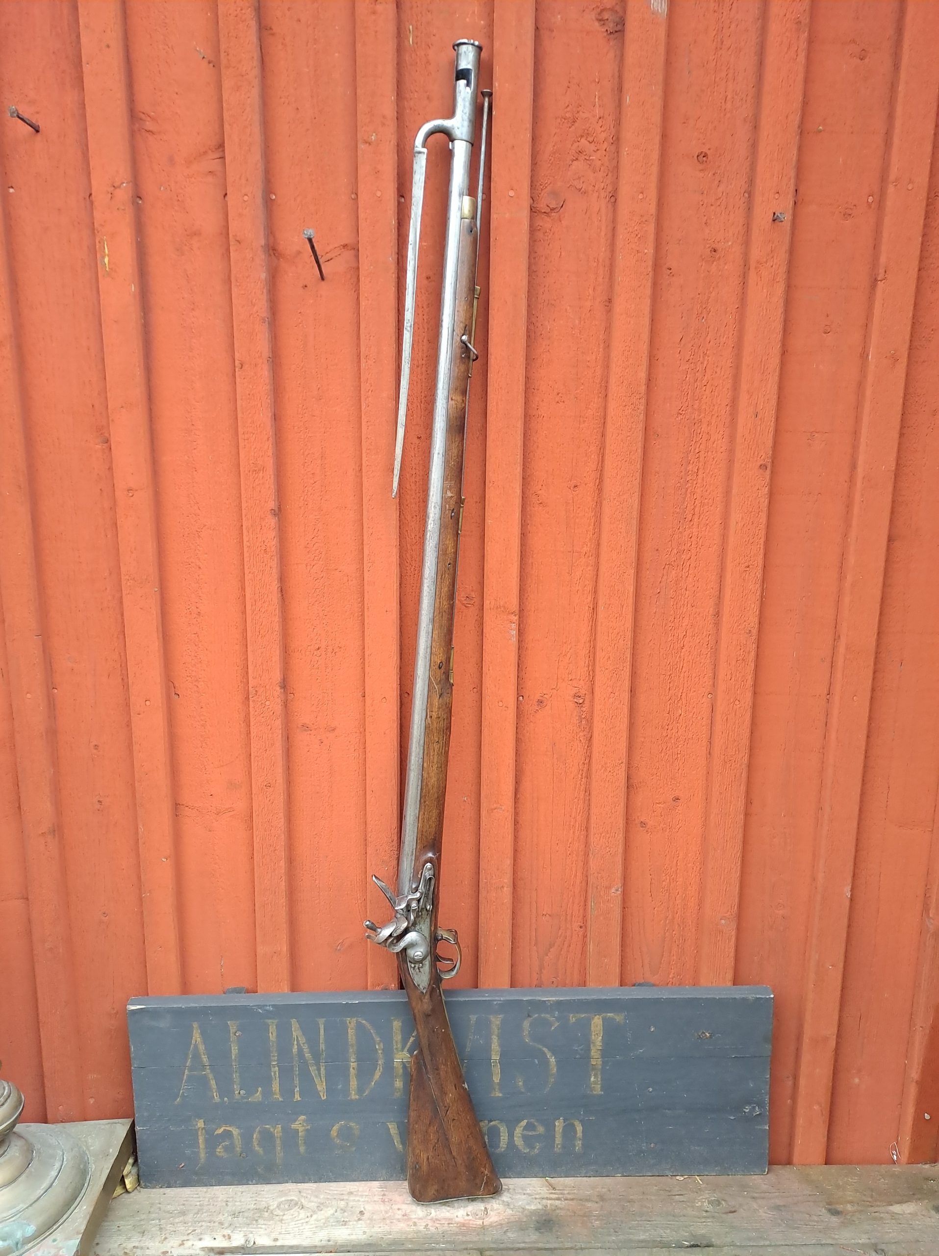 Svensk-engelsk subsidiemusköt i gott skick, bild 1 av 3