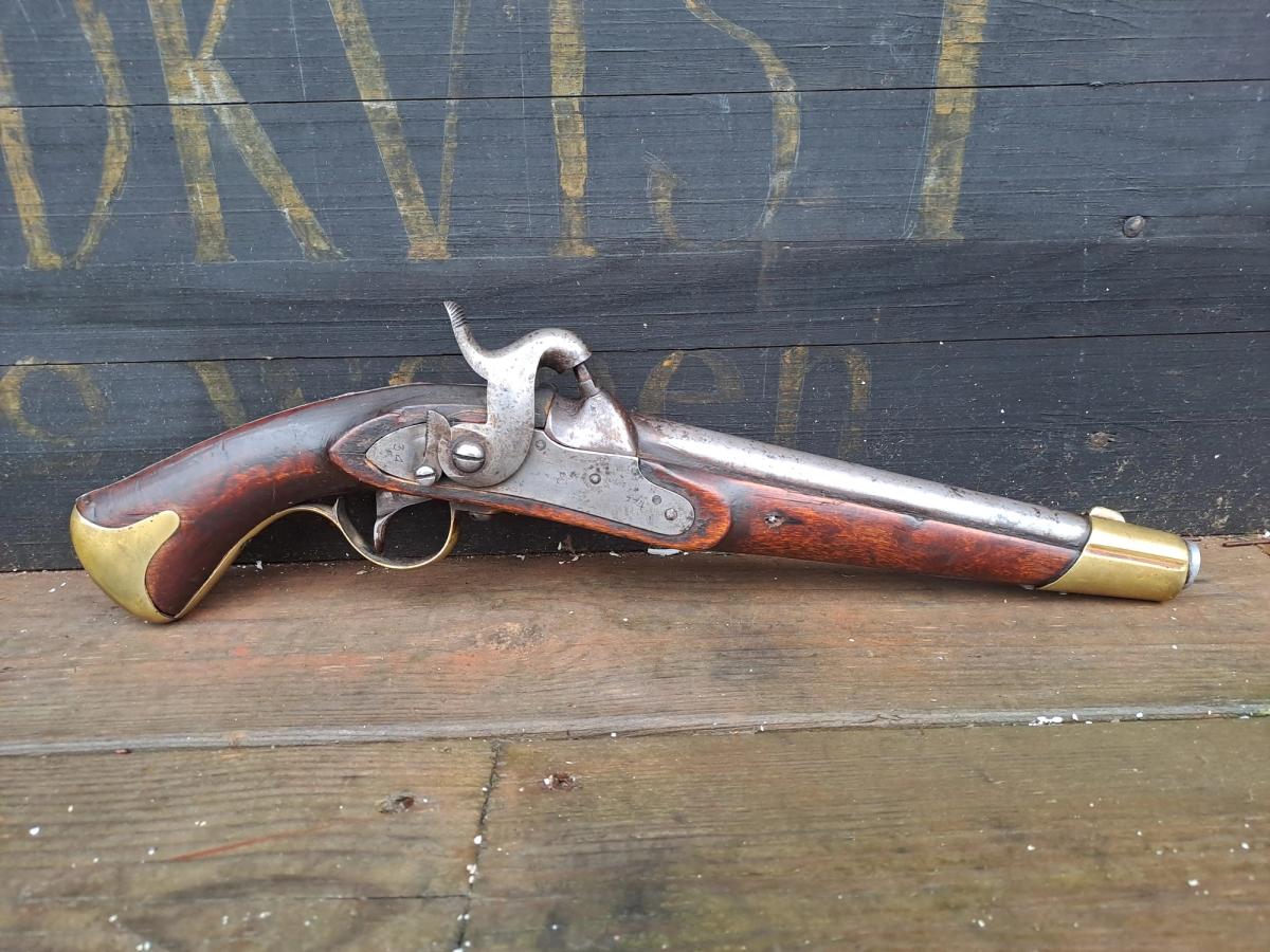 En trevlig tappstudsarepistol m/1820-57, bild 1 av 3