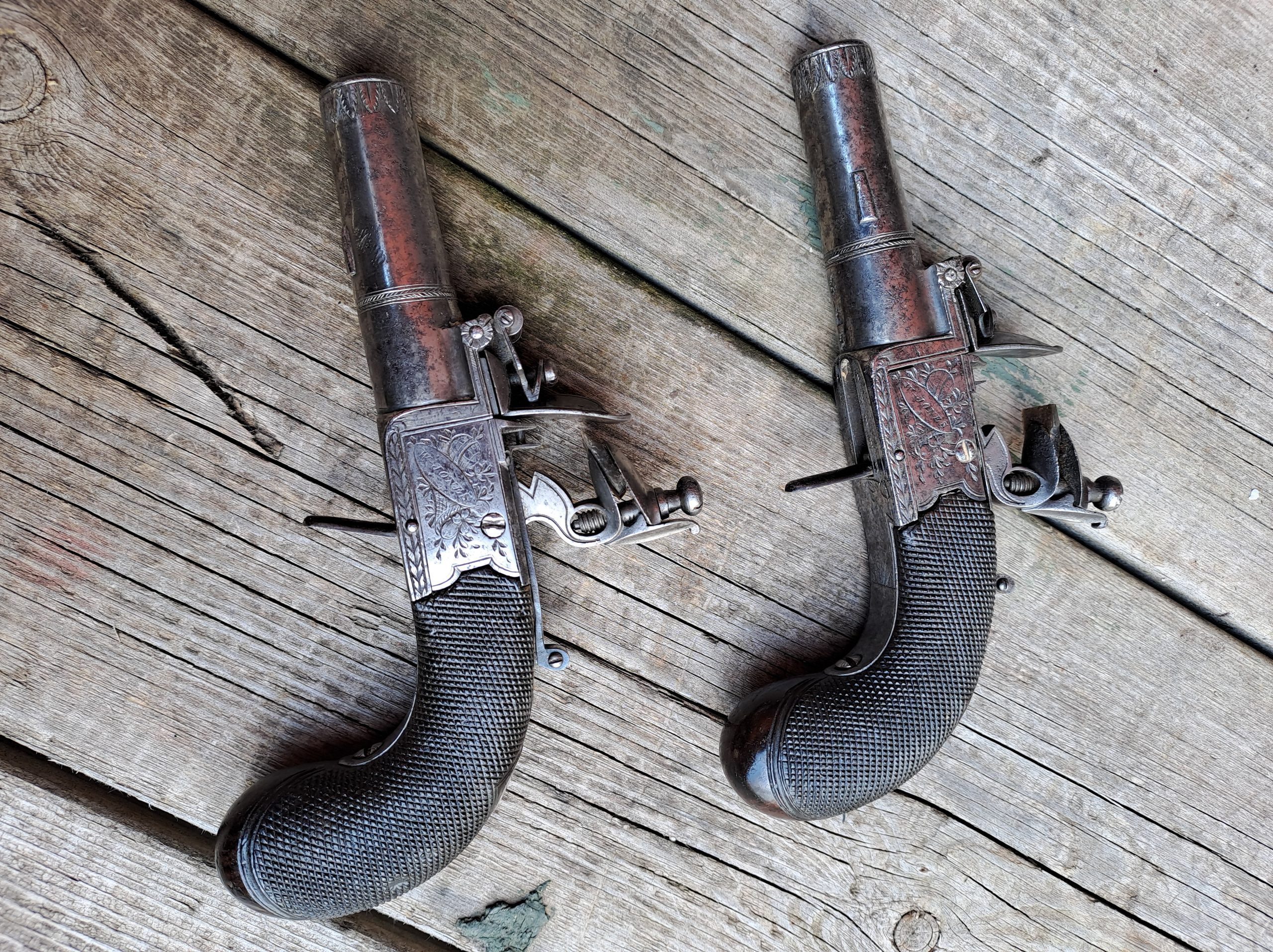 Trevligt par fickpistoler tillverkade av William Jones, London, bild 1 av 3