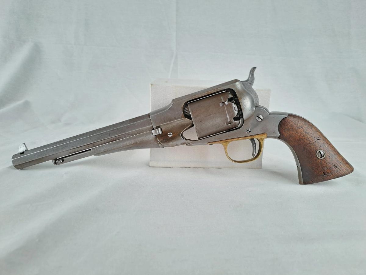 En prisvärd, trimmad revolver, bild 1 av 3