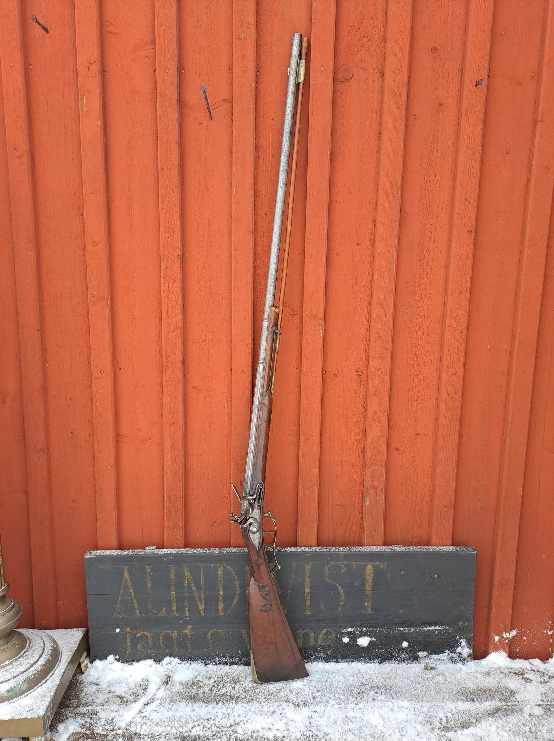 Tysk flintlåsbössa med 1600-talspipa, bild 1 av 3