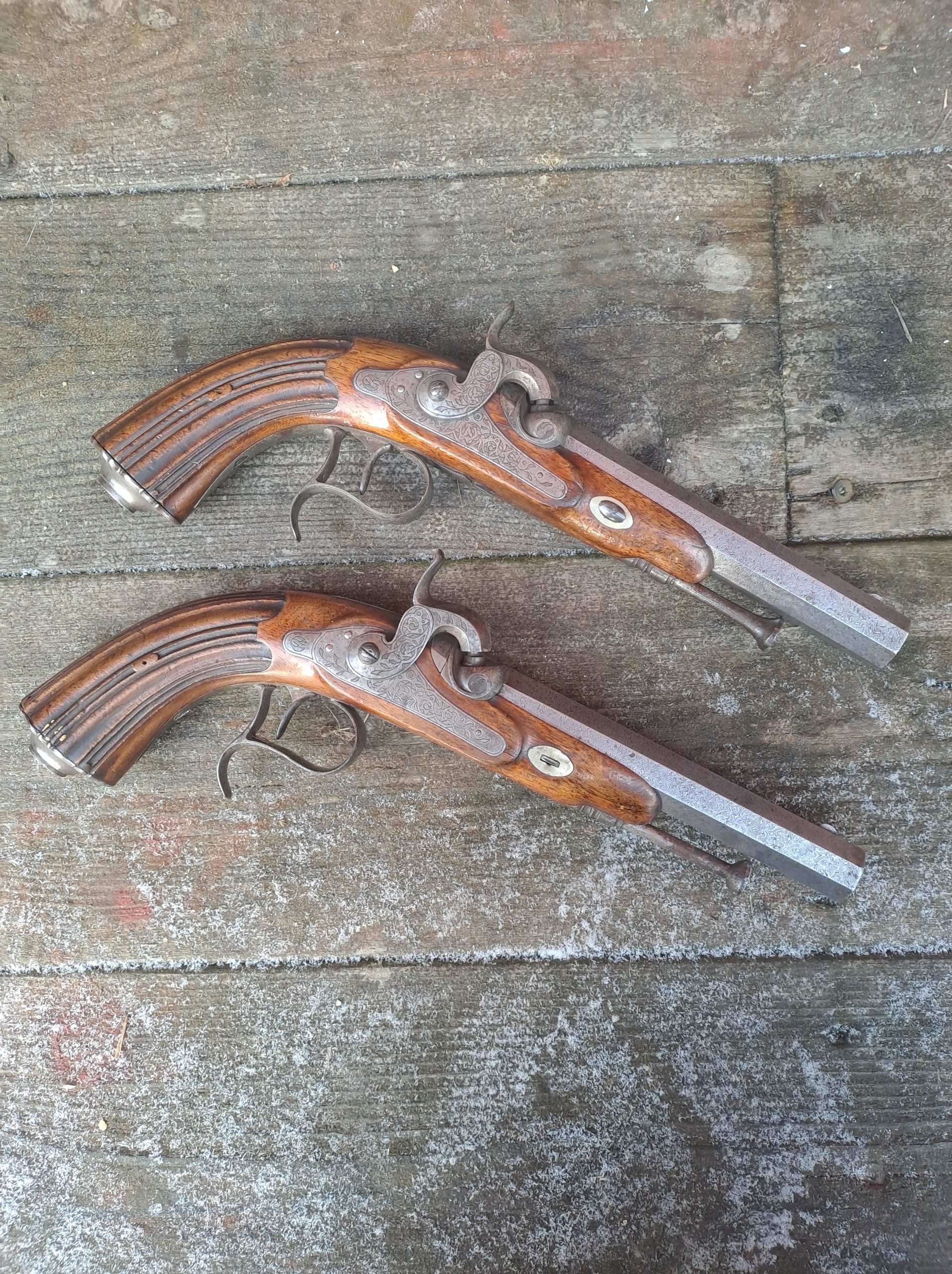 Belgiskt pistolpar i behändigt format, bild 1 av 3