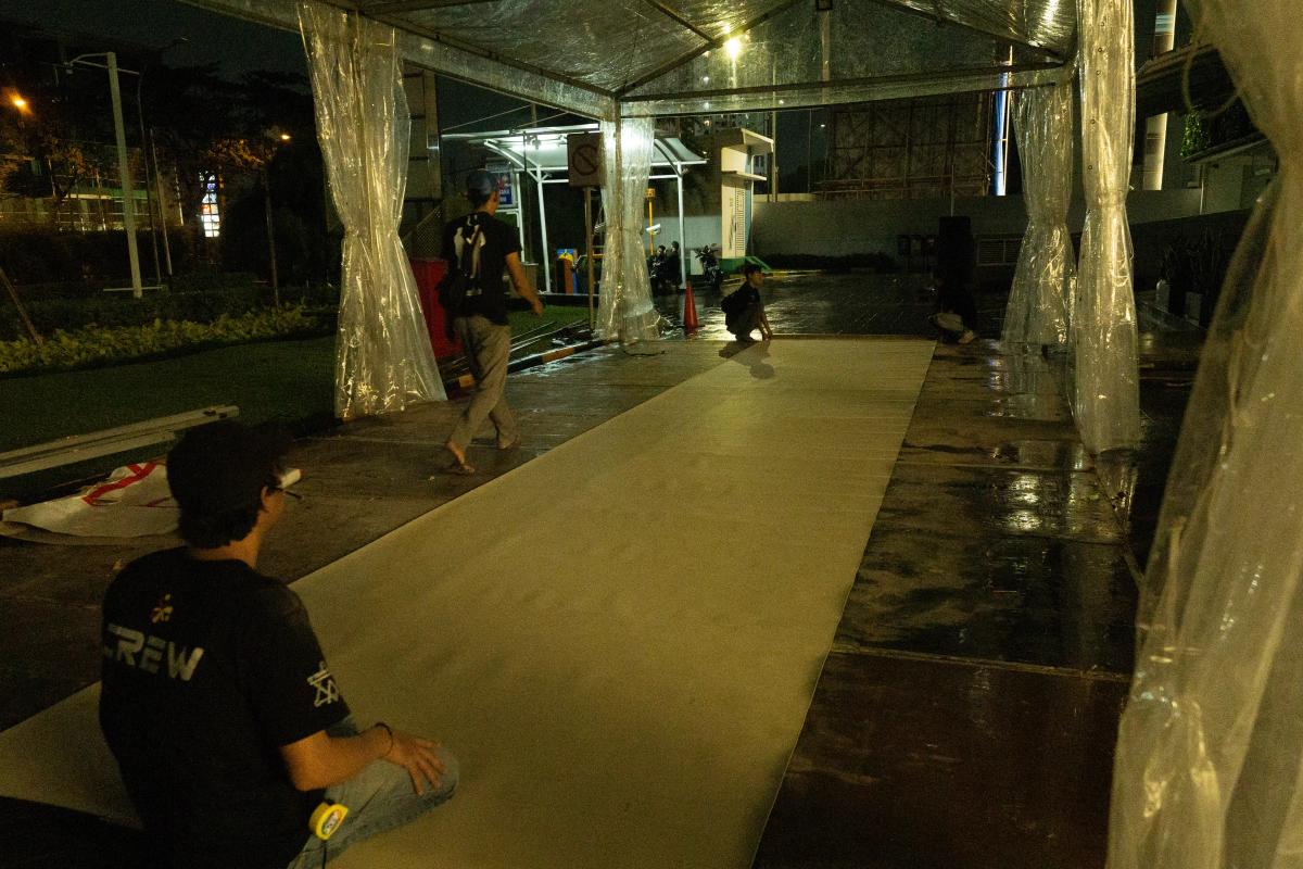 Installment Team Roder Tent - Hard Hat Worker - PNM Media Gathering - Katakita Live Vendor Produksi Event Media Internal Gathering BUMN Decoration Company-1