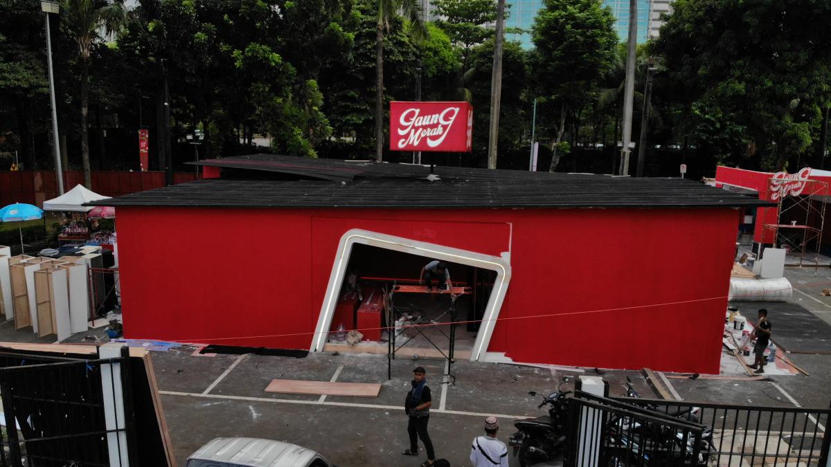 Tampak Depan Gudang Garam Merah Experience Booth at Berdendang Bergoyang 2022 - Katakita Live Custom Booth