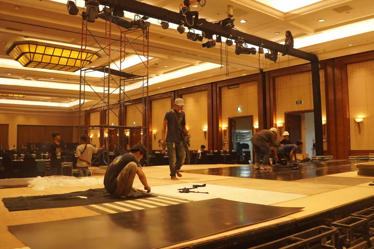 Installment Stage Blu Gala Blu 2nd Anniversary at JW Mariott Hotel - Katakita Live Vendor Production Event Internal Company Gathering Decoration