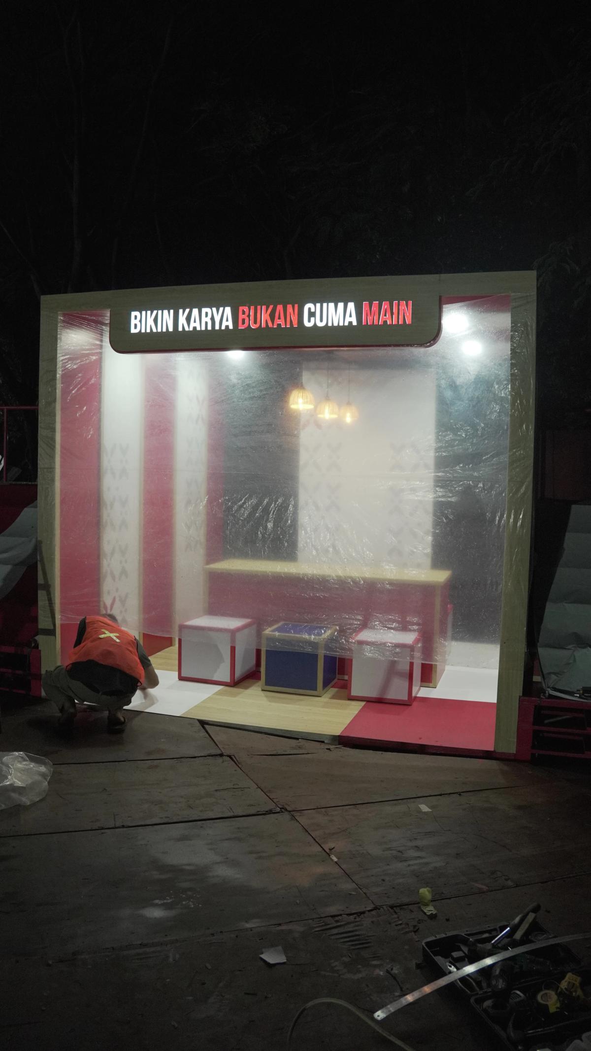 Dealing Table A Mild Compound at Soundrenaline 2022 - Katakita Live Vendor Music Festival Decoration
