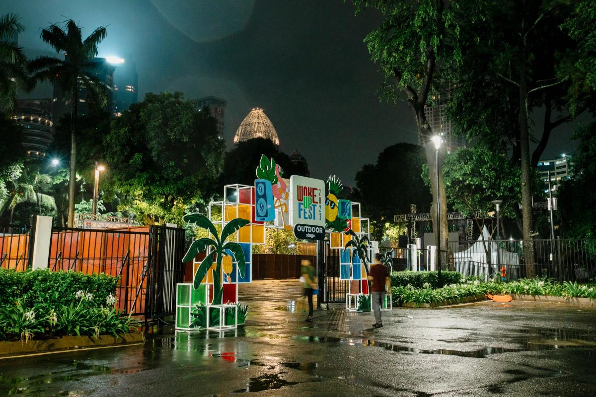 Outdoor Stage Gate Tampak Samping - Woke Up Fest 2023 - Music Festival Decoration