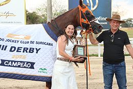 The Weisheimers — Rozani and Jonathan — owners of Cadillac Ease HW, pose for the winner’s circle photo following the III Derby.
