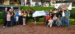 The winning connections of Dark Water Bay accept the Jodys Glory Classic trophy at the Hipodromo de las Americas on Sunday.