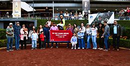 The winning connections of Princesa Bury accept the Mexican Breeders Derby trophy at Hipodromo de las Americas on Sunday.