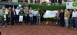 The winning connections of Rg A Candy Girl accept the John Deere Juvenile Challenge trophy at the Hipodromo De Las Americas on Sunday.