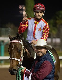 Los Alamitos Super Derby winner Bp Cartel Policy with his jockey and groom.