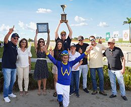 Owner Roberto Sylvio Abdalla, holding the champion’s trophy, alongside his team and family in the victory photo.