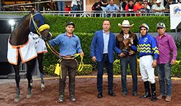 Dr. Anselmo Aguilar, breeder of Dk El Canelo, trainer Hugo Estrada Lopez and jockey Osvaldo Cervantes are joined by others in the winner’s circle of the Mexico Futurity Consolation.