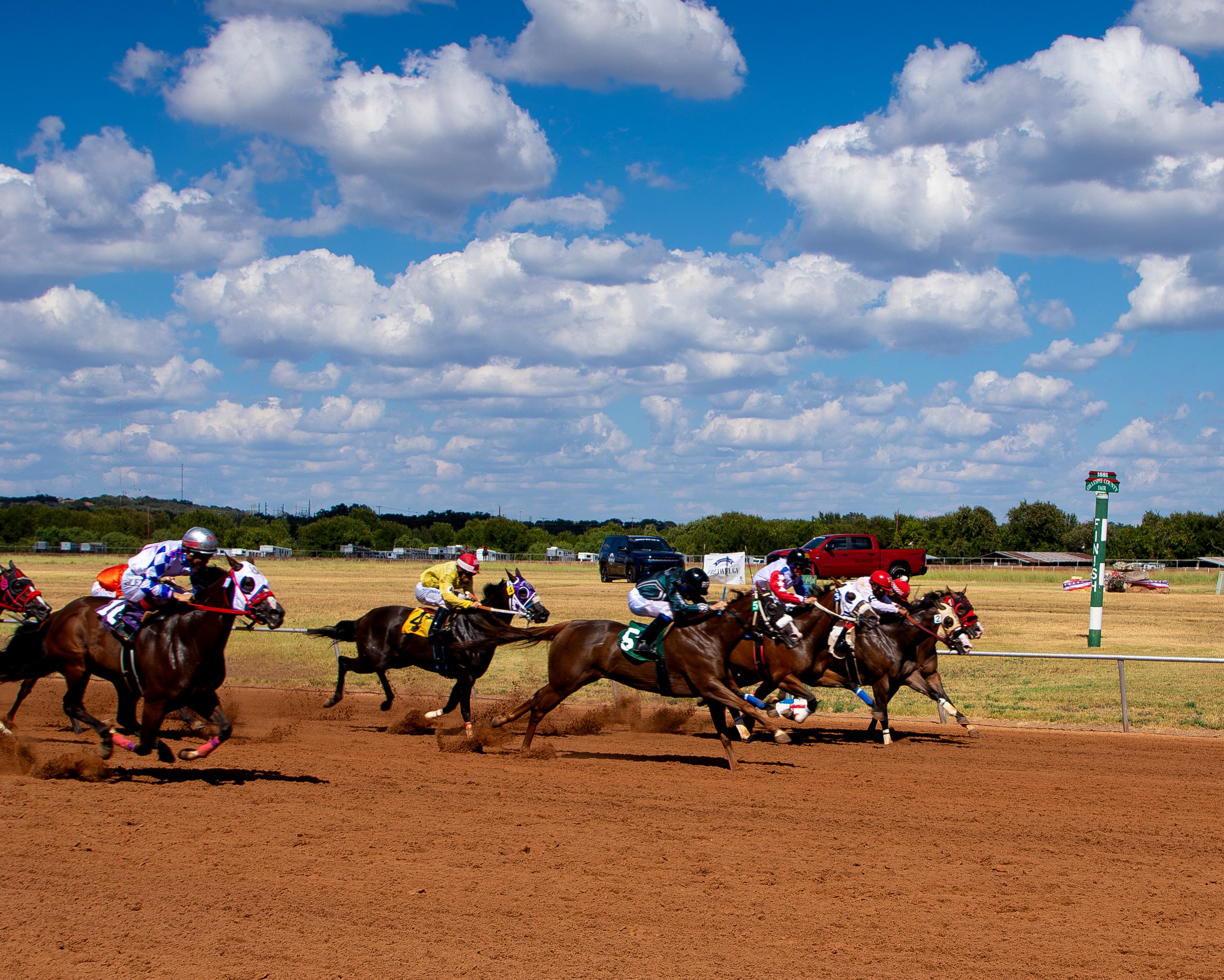 Celebratingtheeagle Prevails In Tight Finish In $35,500 Gillespie County Fair Oaks