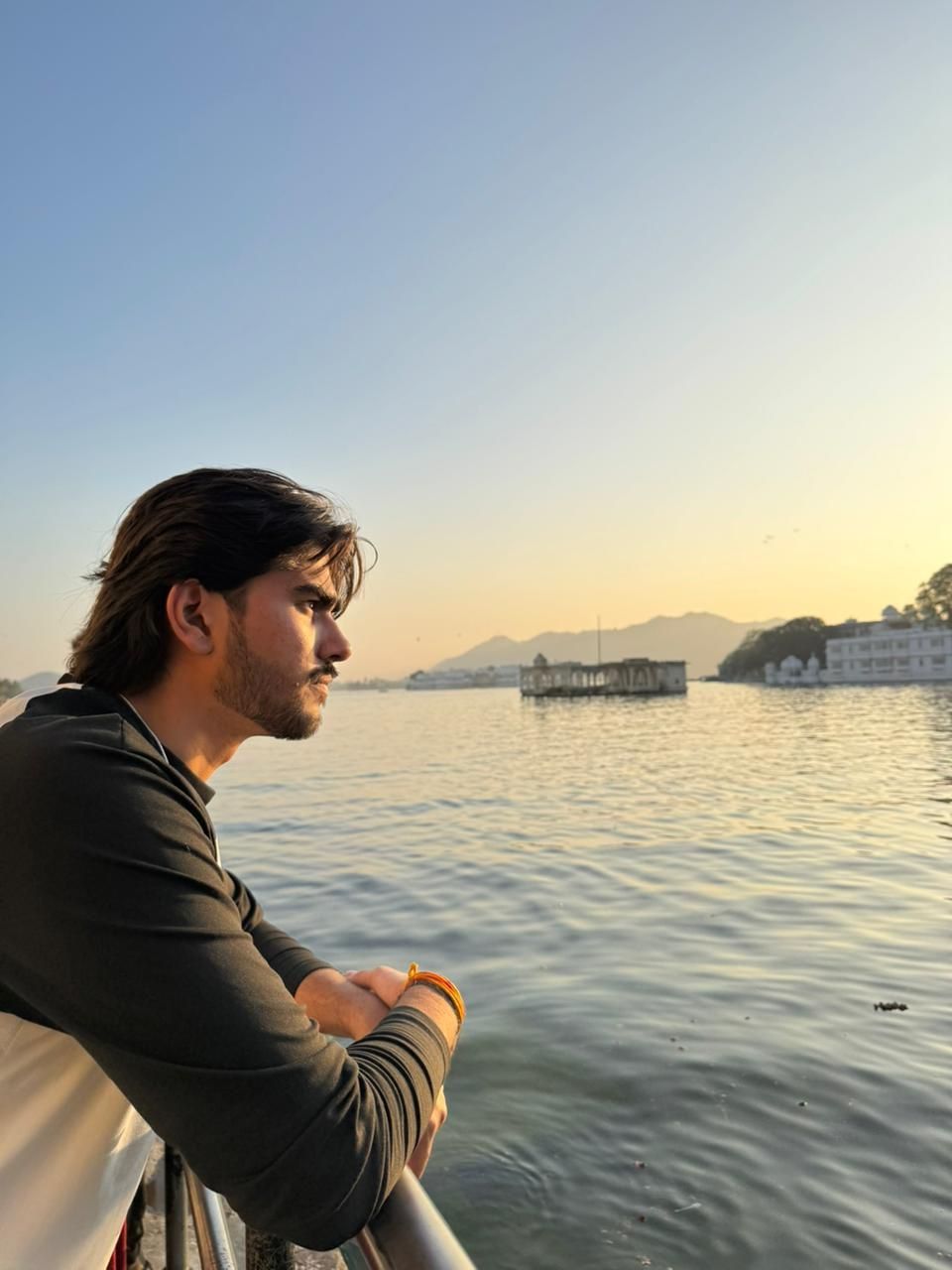 Sunset at the lake of Udaipur