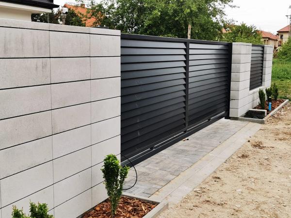 Zdjęcie projektu Modern Steel Fencing
