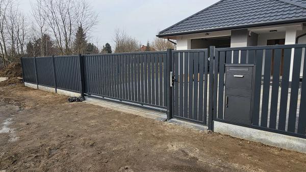 Zdjęcie projektu Modern Steel Fencing