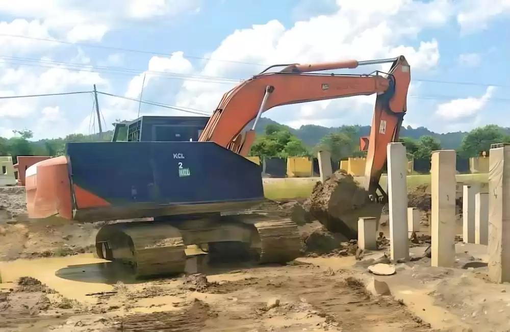 Hitachi EX200 Excavator