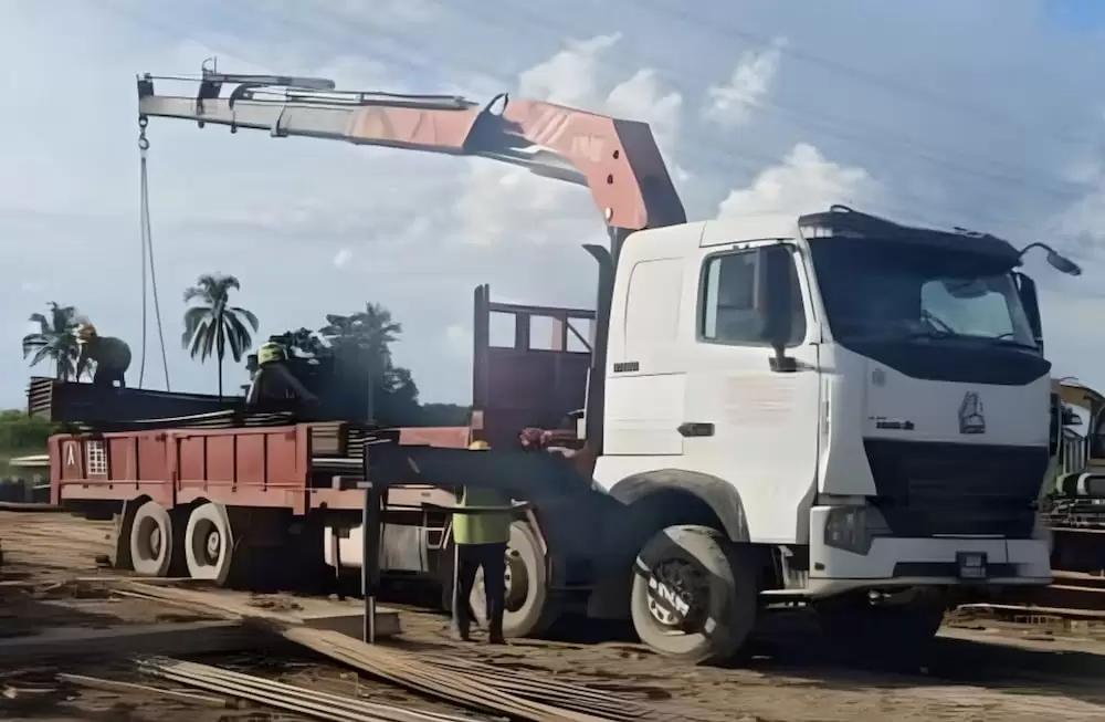 Cargo Truck C/W Hydraulic Crane