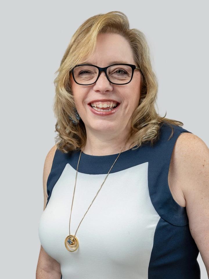 Susan Beavers headshot
